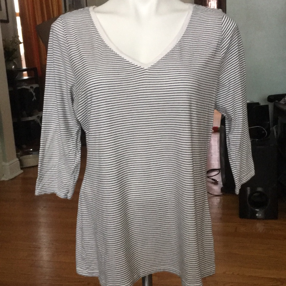 Gap Striped V-neck - XL